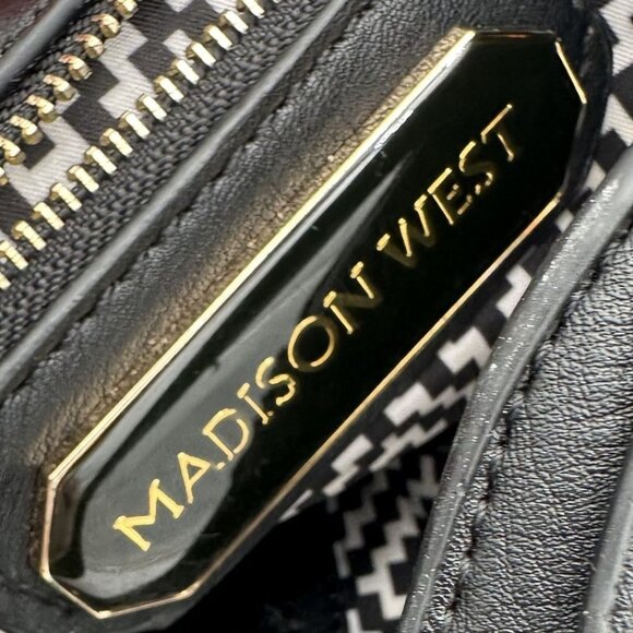 Stylish Black Leather Shoulder Bag With Geometric Lining & Multiple Zippers - Picture 9 of 9